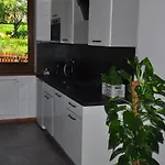 Ul. Droga Do Wodospadu 3 * Preseka